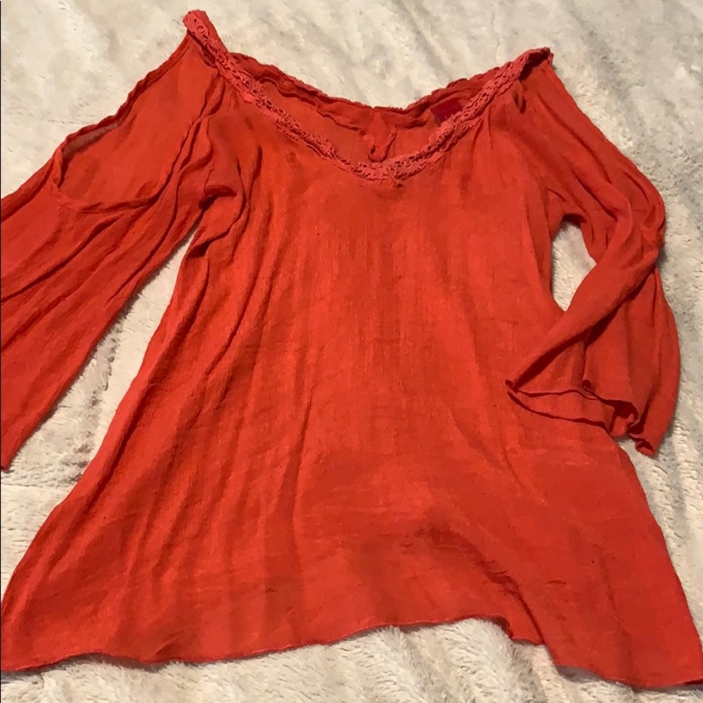 Daytrip flowy cold shoulder top